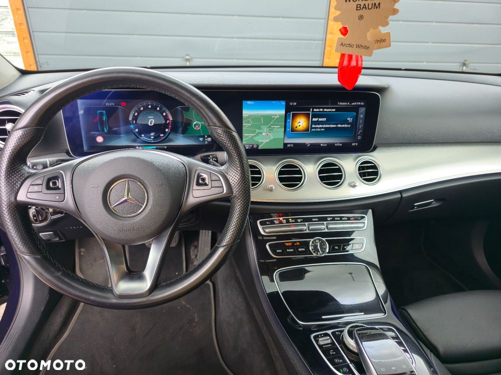 Mercedes-Benz Klasa E 400 4-Matic 9G-TRONIC - 14