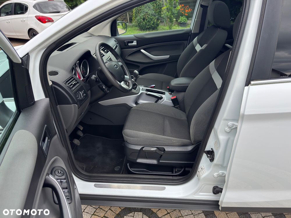 Ford Kuga - 31