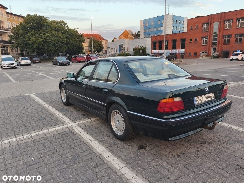BMW Seria 7 730iL - 8