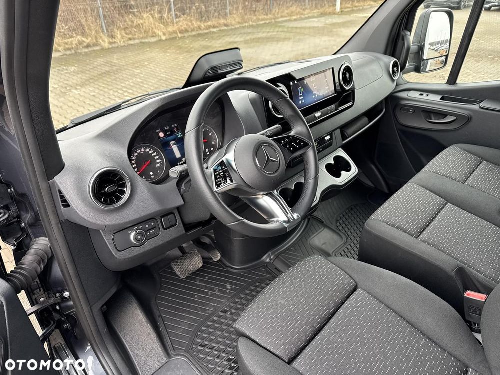 Mercedes-Benz Sprinter - 14
