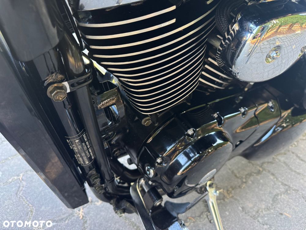 Suzuki Intruder - 18