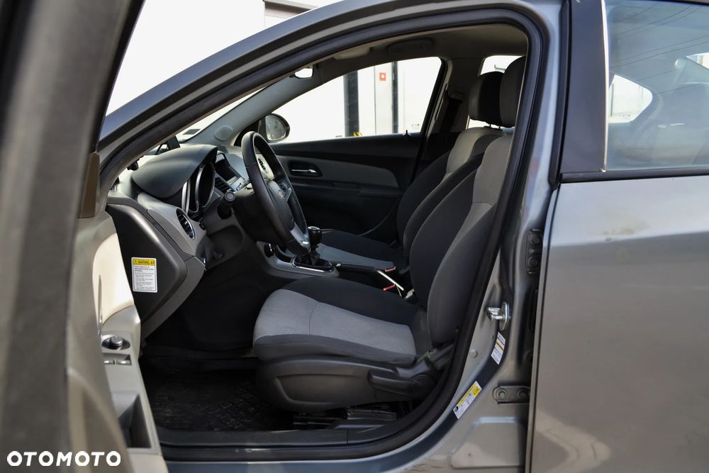 Chevrolet Cruze 1.6 Base - 6
