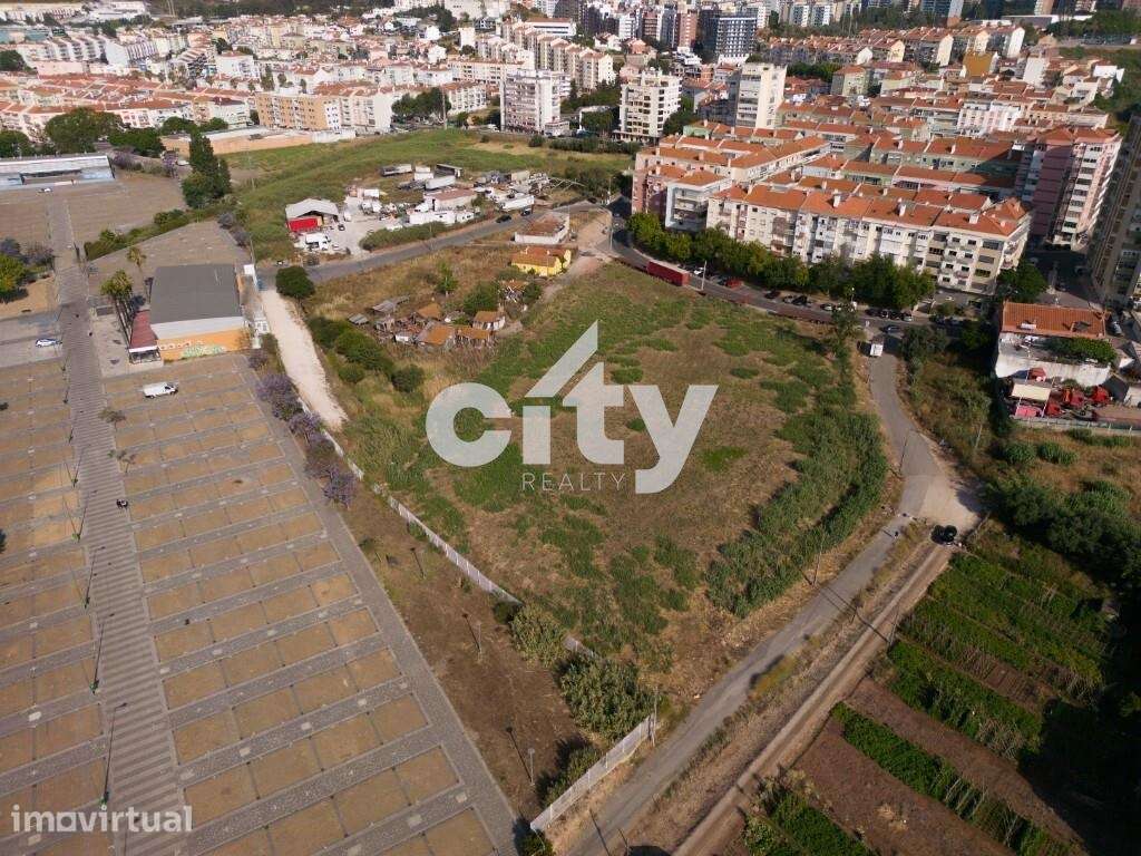 Terreno urbano com 2.094m2 em Odivelas, junto com os terrenos ao lado - Grande imagem: 3/20