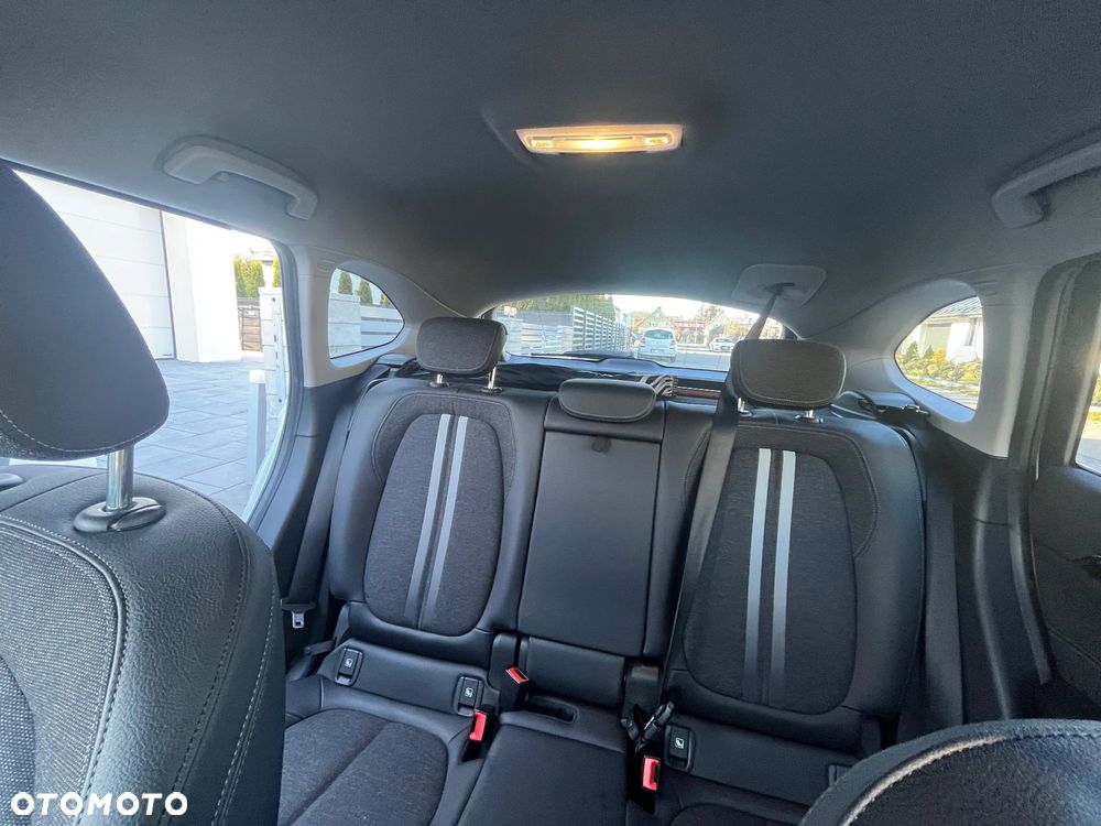 BMW X1 sDrive18i Sport Line - 12