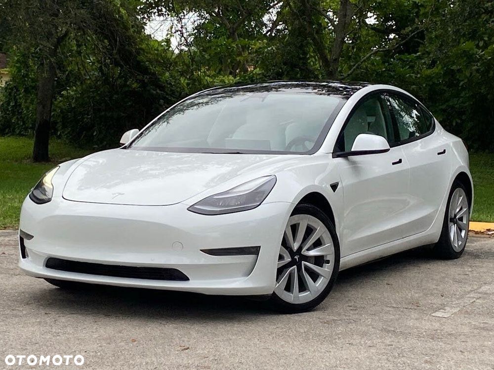 Tesla Model 3 - 3