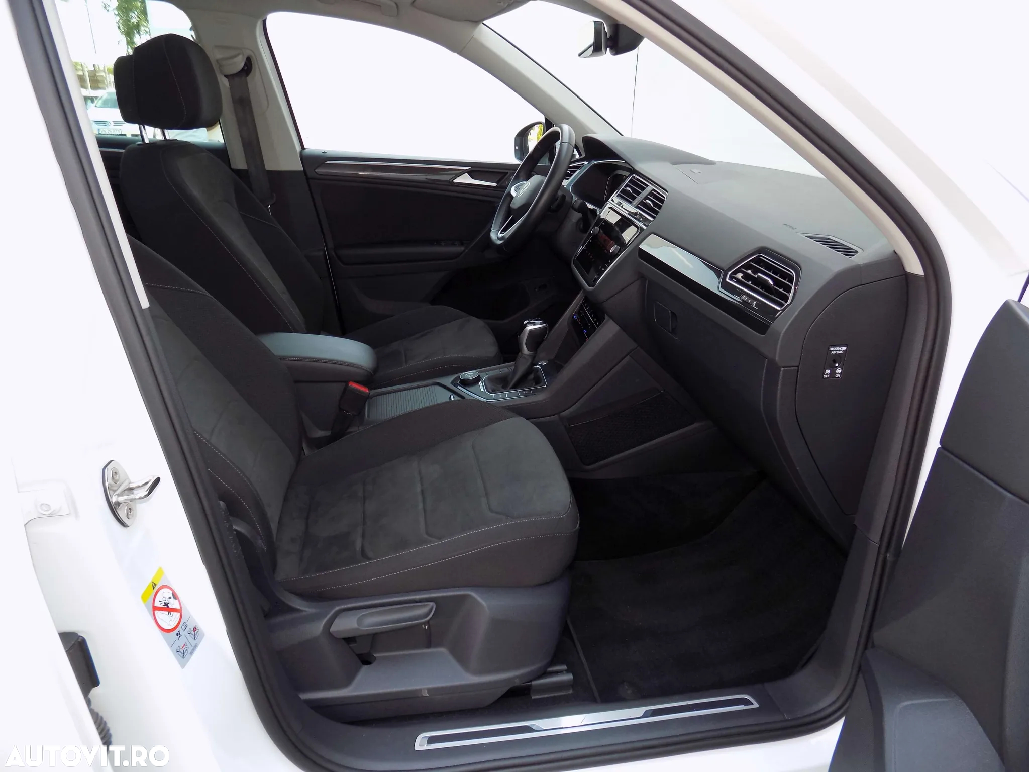 Volkswagen Tiguan 2.0 TDI SCR 4MOTION DSG Elegance - 29