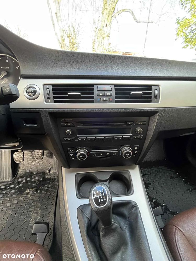 BMW Seria 3 318d - 24