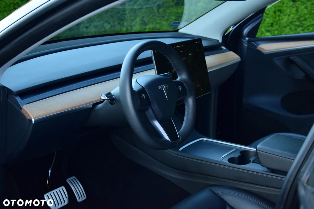 Tesla Model Y - 31