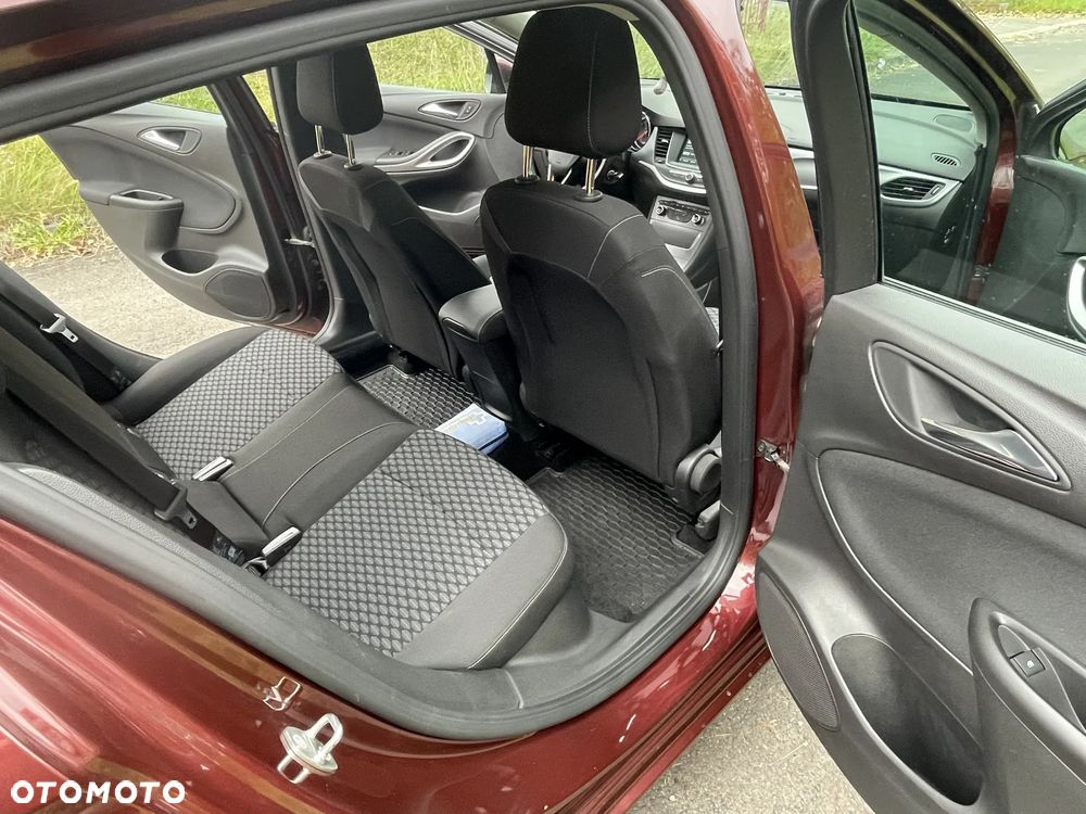 2018 Opel Astra, photograph 9