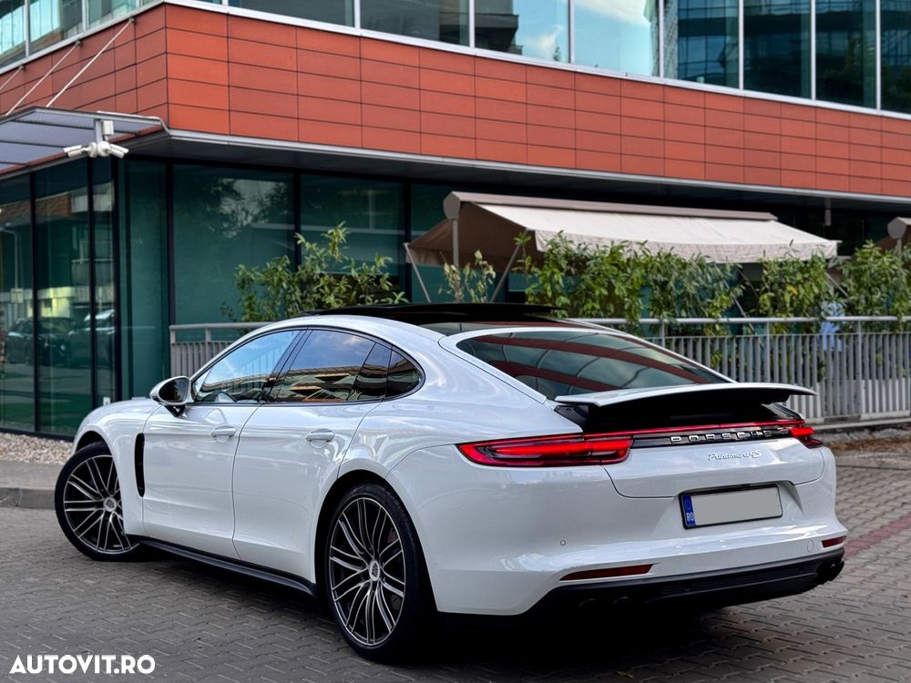 Porsche Panamera - 4