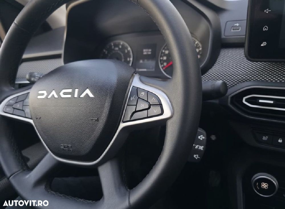 DACIA Logan 2023 — imagine 2