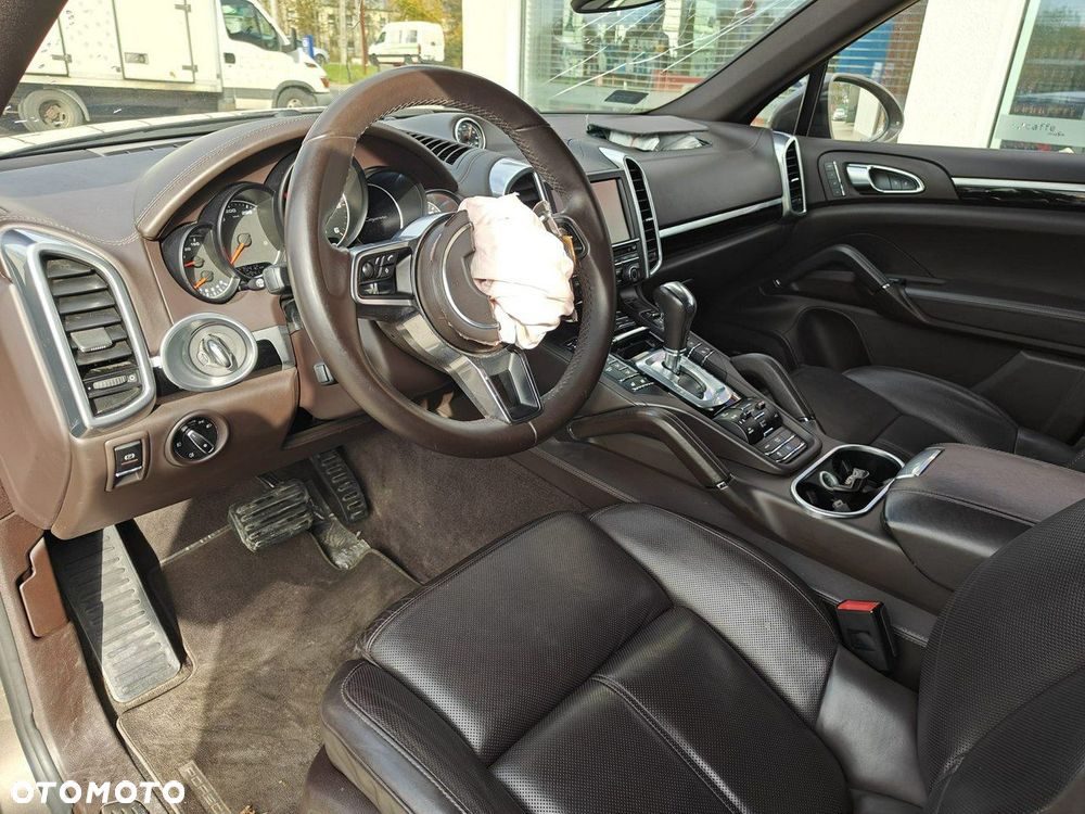 Porsche Cayenne - 8