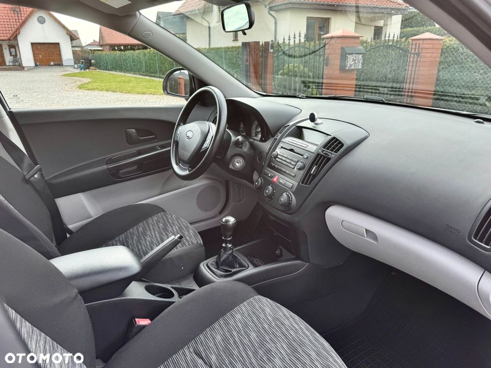 Kia Ceed 1.4 Comfort + - 9