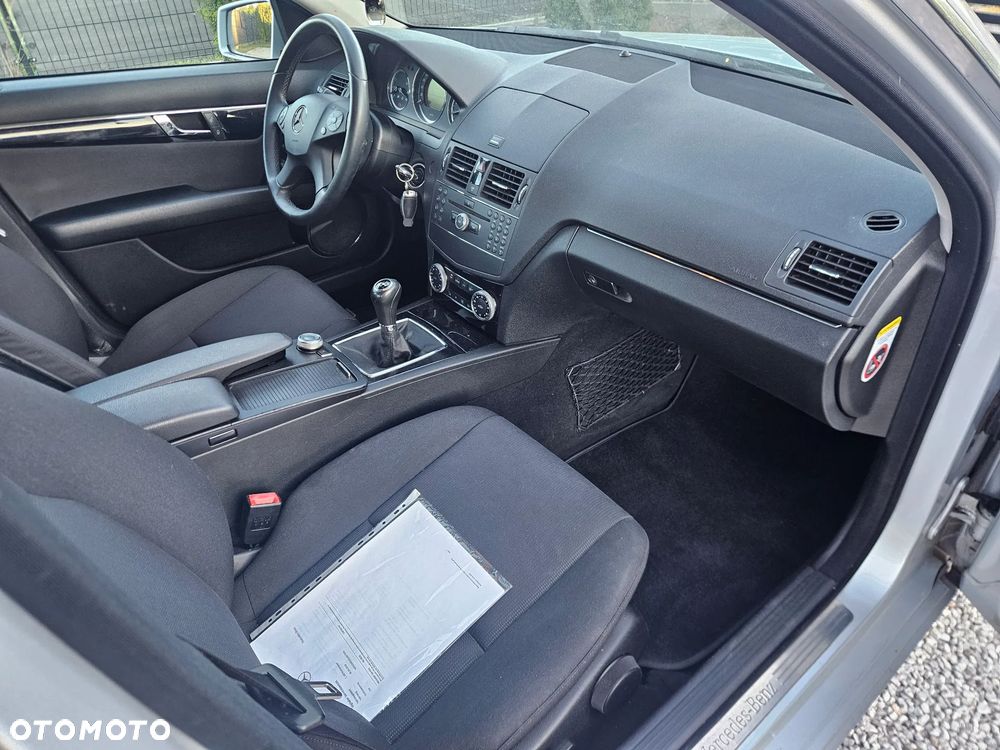 Mercedes-Benz Klasa C 180 Kompressor BlueEFFICIENCY - 23