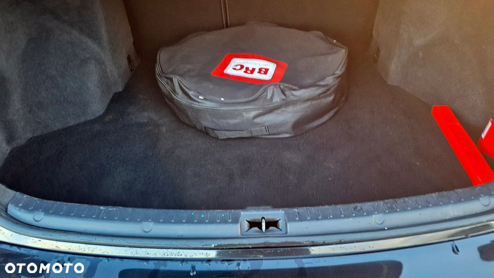 Toyota Avensis 1.6 Active - 18