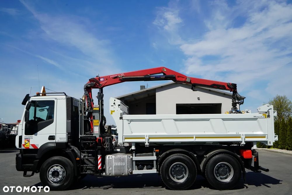 Iveco TRAKKER 360 / 6x4 / WYWROTKA DWUSTRONNA + HYDROBURTA / + HDS HMF 1643 Z2 / ŁYŻKA CHWYTAKOWA / ROTATOR / PILOT - 16