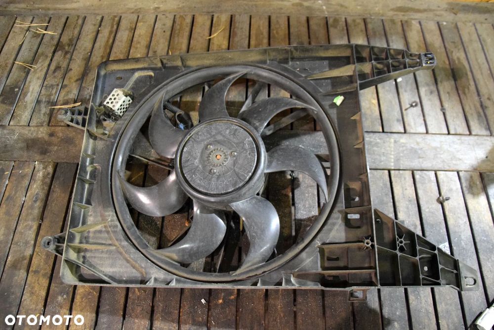 Dacia Sandero I 08-12 1.2 1.6 1.5 dci Wentylator chłodnicy 8200765566 B 0130307107 / Logan / Stepway - 3