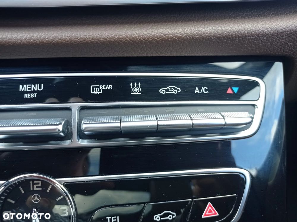 Mercedes-Benz Klasa E 220 d 9G-TRONIC - 17