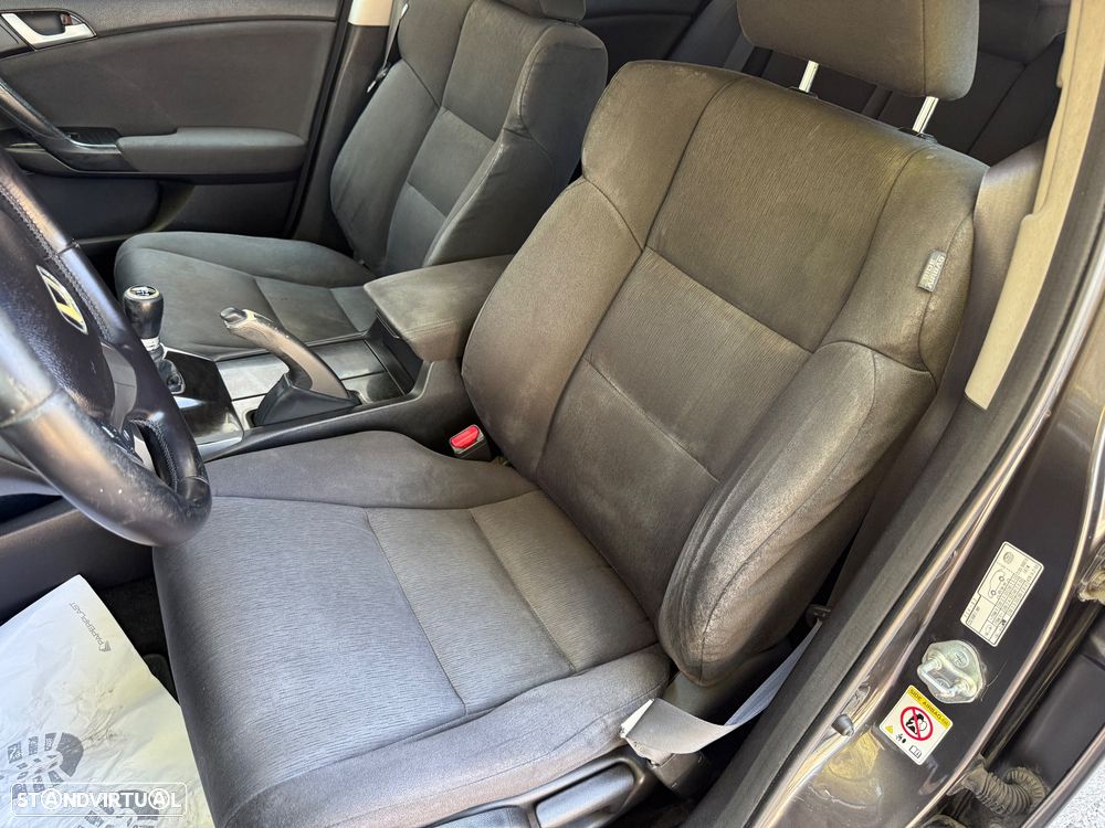 Honda Accord Tourer 2.2 i-DTEC Executive Top E.Limitada - 8