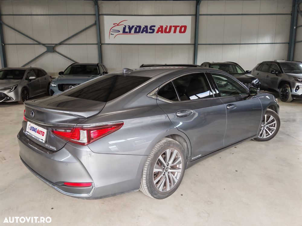 Lexus Seria ES 300h 2.5 TNGA HV 25H- 4X2 CVT Business - 4