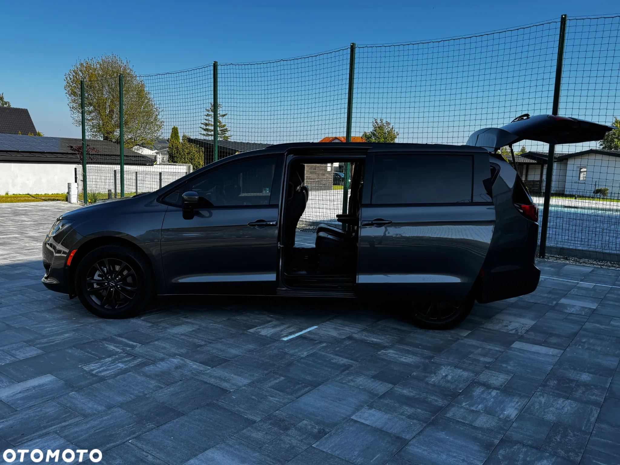 Chrysler Pacifica - 12
