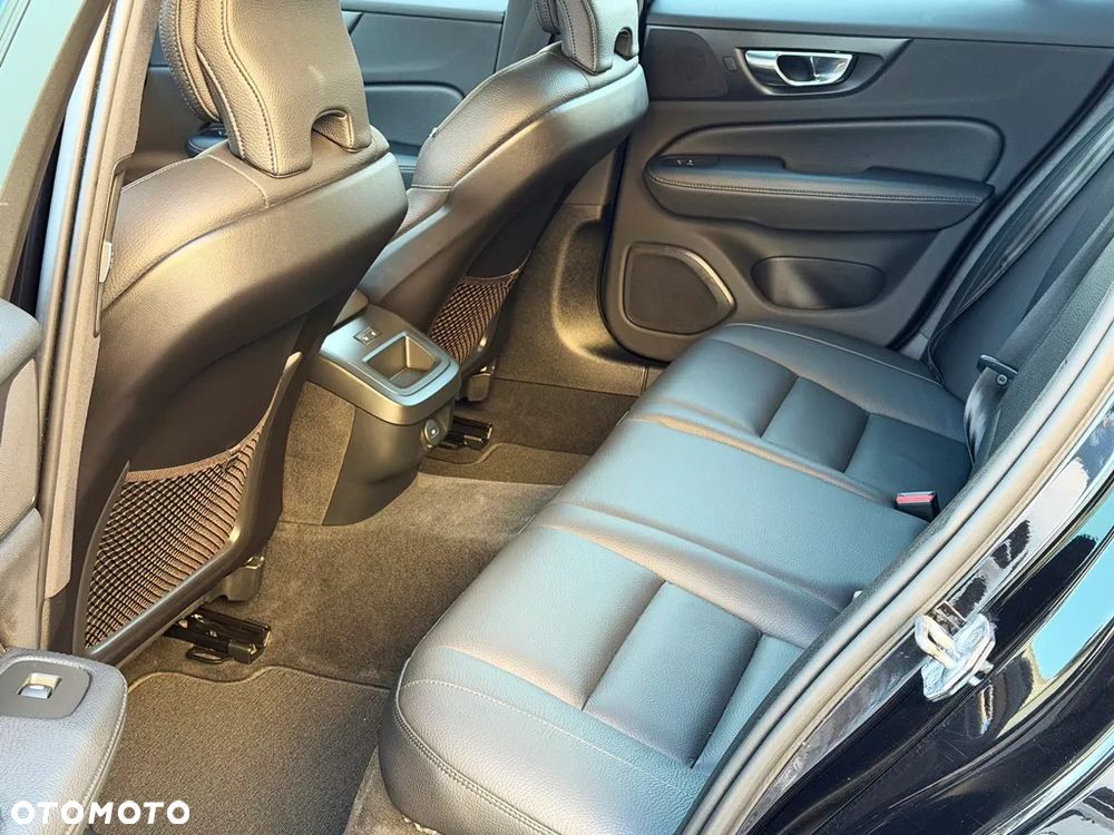 Volvo V60 B4 D Geartronic Momentum Pro - 32