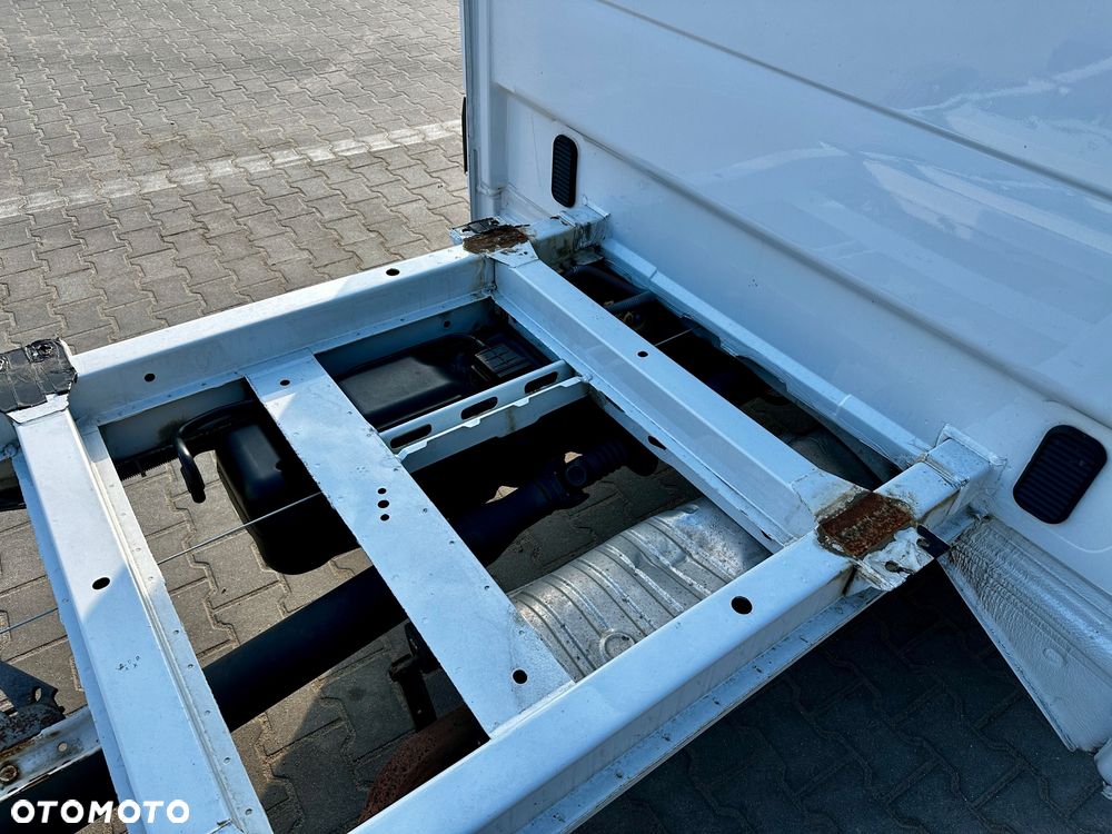 Mercedes-Benz Sprinter - 10