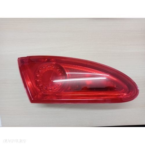 Lampa stop Seat Leon (1m1), Leon (1p1) Hella 9EL982001091, parte montare : Stanga, Partea interioara Prezinta Lovituri - 1