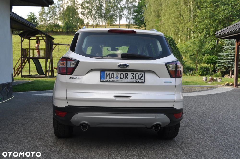 Ford Kuga 1.5 EcoBoost 2x4 Titanium - 16