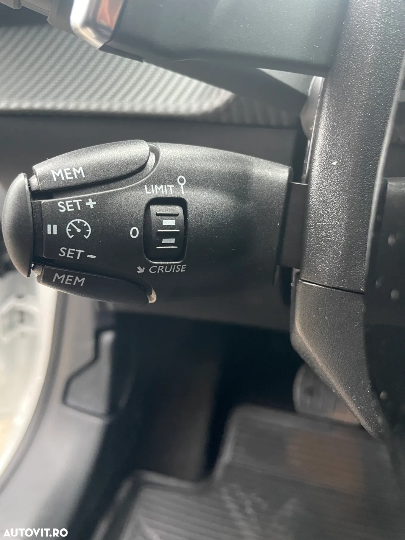 Peugeot 208 1.2 L PureTech STT EAT8 Active Pack - 18