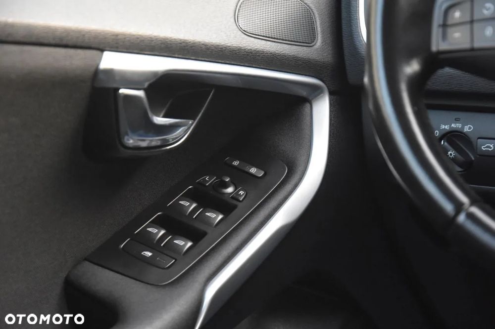 Volvo V40 D4 Drive-E Momentum - 17