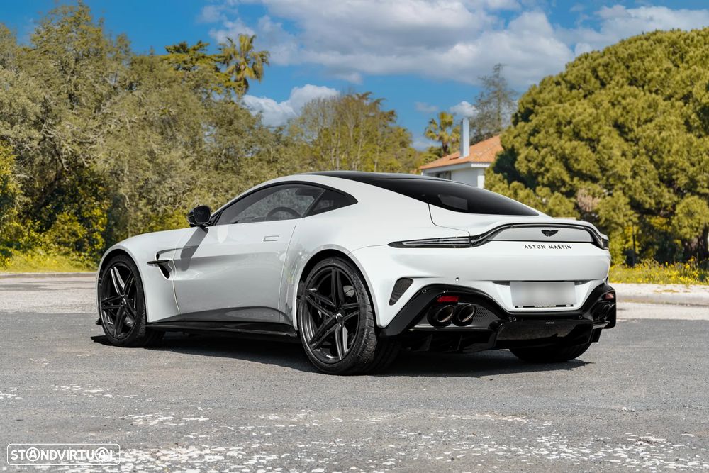 Aston Martin Vantage Coupe - 4