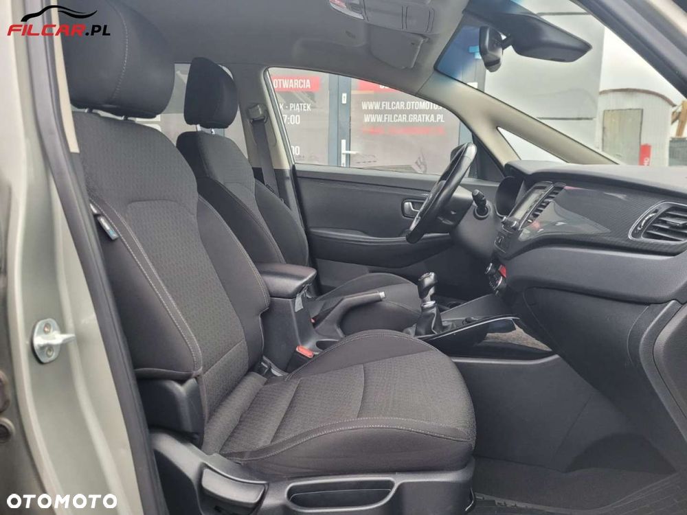 Kia Carens - 17