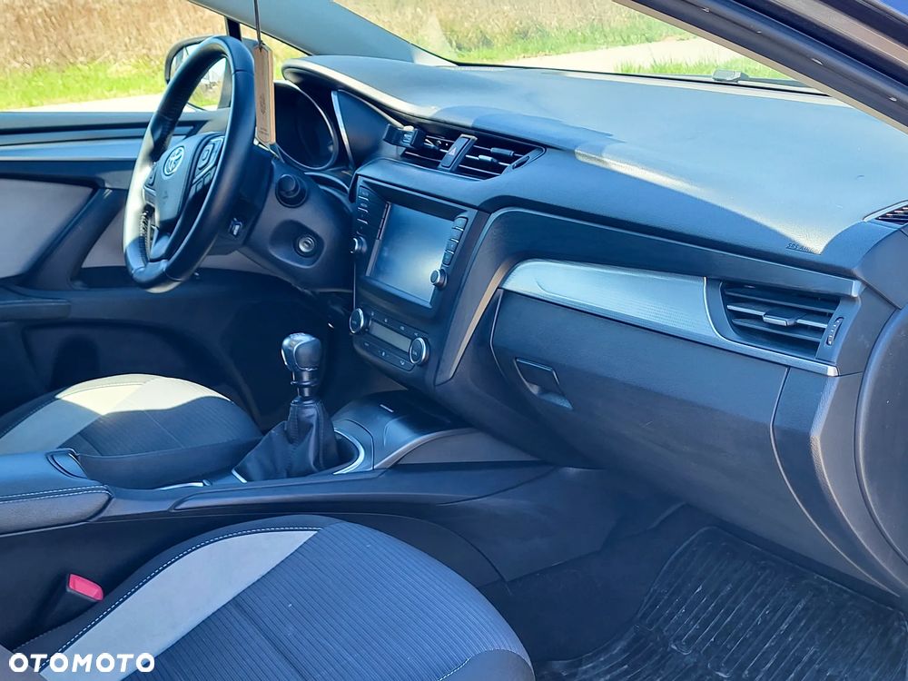 Toyota Avensis 2.0 D-4D Premium - 8