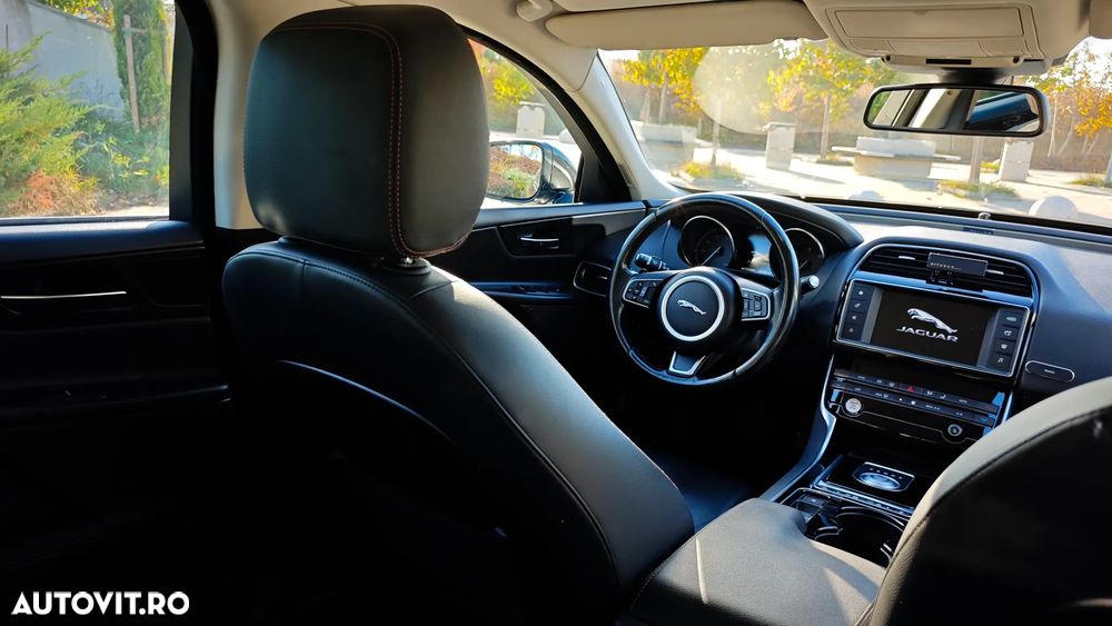 Jaguar XE - 7