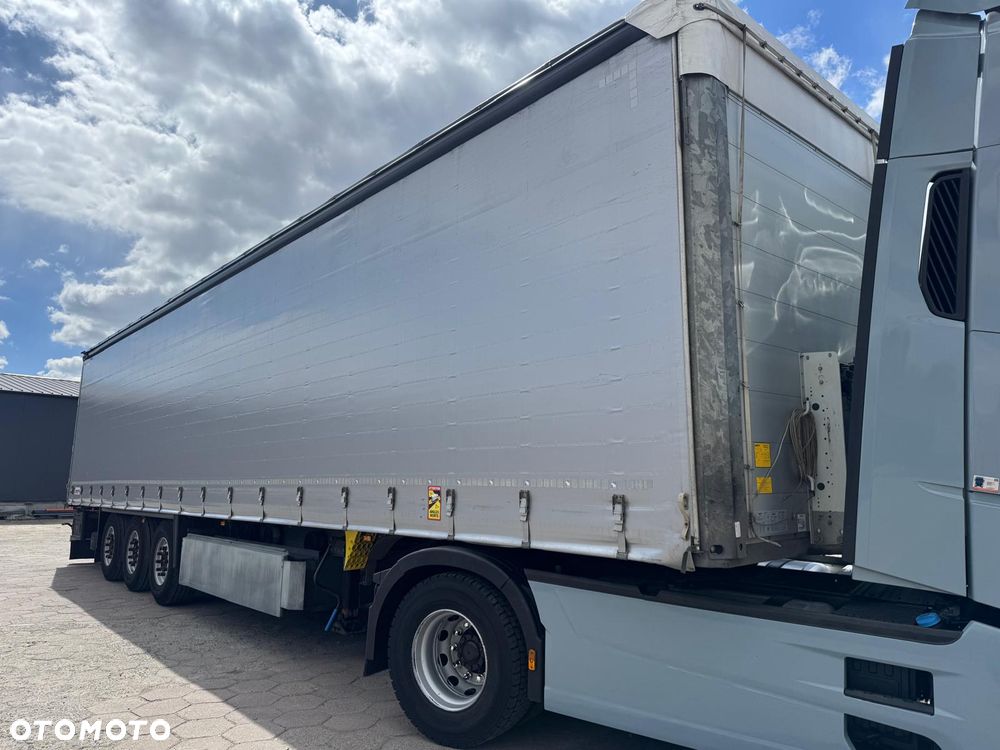 Schmitz Cargobull CARGOBULL SCB - 4