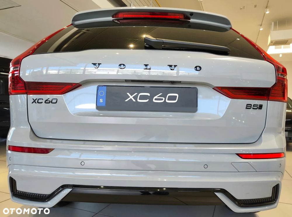 Volvo XC 60 B5 B AWD Ultimate Black Edition - 16