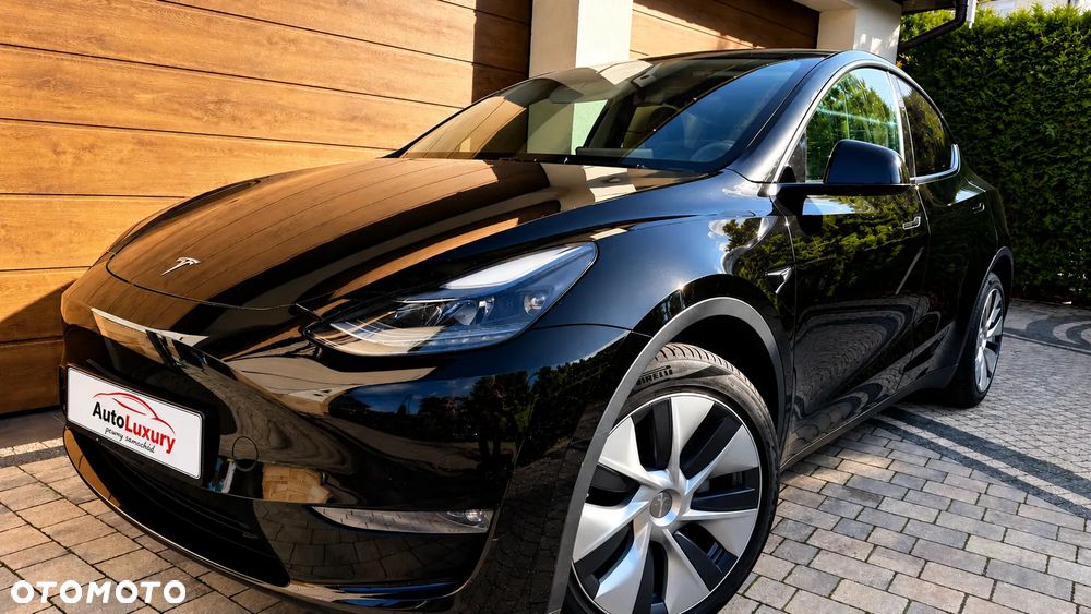 Tesla Model Y Long Range AWD - 3