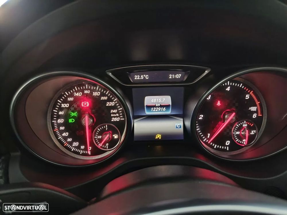 Mercedes-Benz A 180 d AMG Line - 29