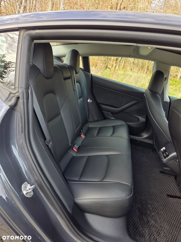 Tesla Model 3 - 24