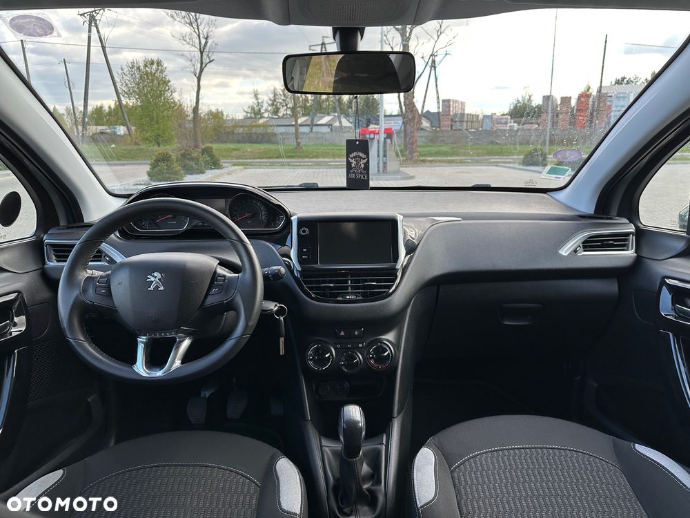 Peugeot 208 82 PureTech Style - 6
