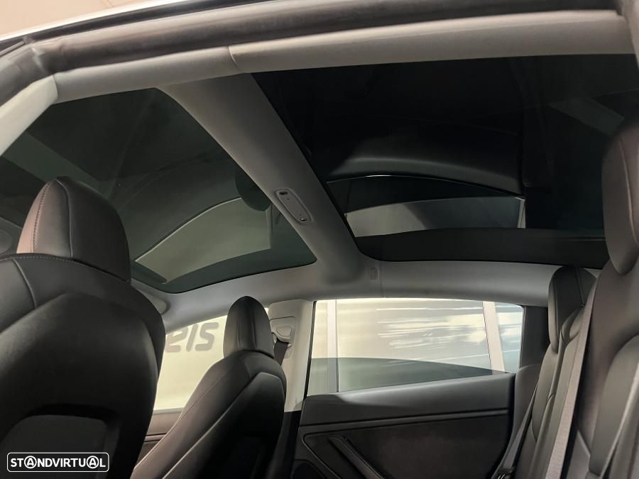 Tesla Model 3 Performance Dual Motor AWD - 24