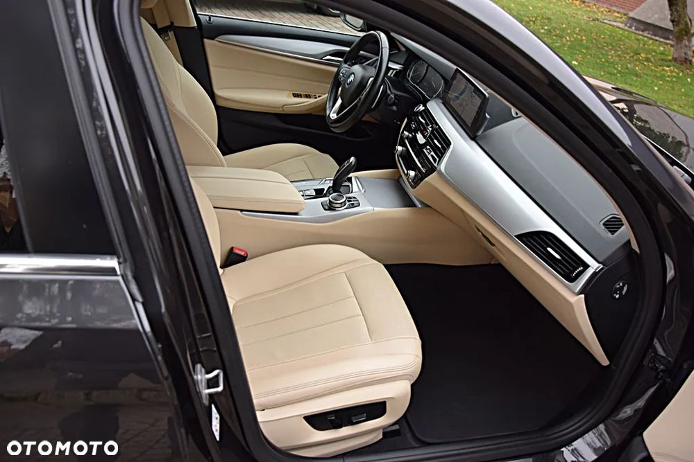 BMW Seria 5 520d M Sport sport - 11
