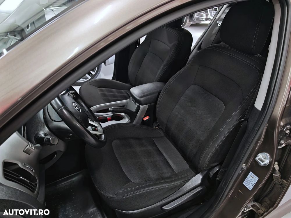 Kia Sportage 1.7 CRDI 2WD ISG Attract - 9
