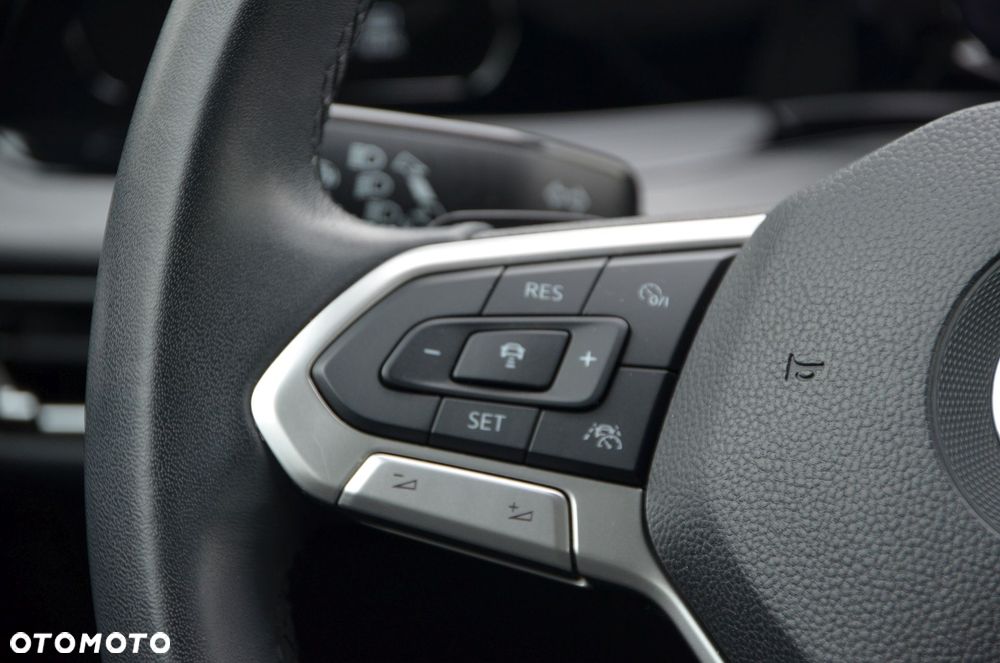 Volkswagen Golf 1.5 eTSI EVO Style DSG - 24