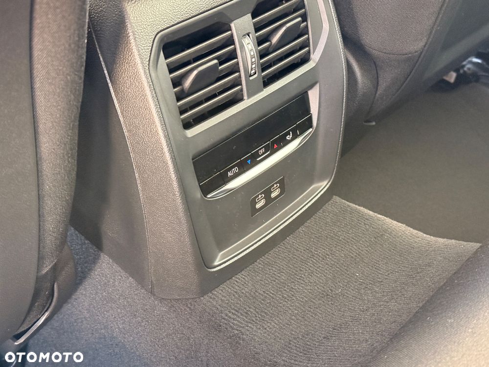 BMW Seria 3 320i sport - 19