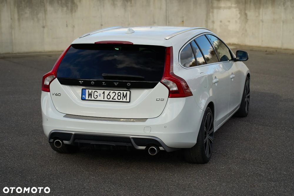 Volvo V60 D5 R-Design - 9