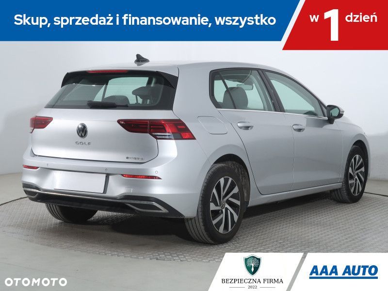 Volkswagen Golf - 6