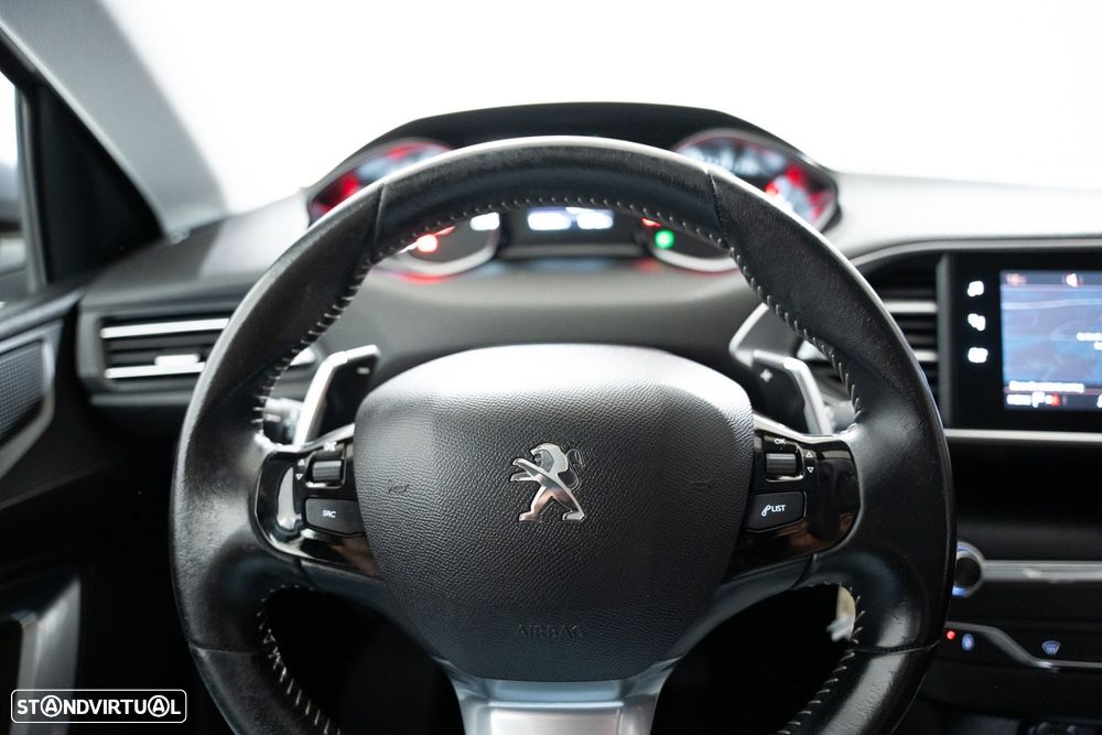 Peugeot 308 1.2 PureTech Allure EAT8 - 21