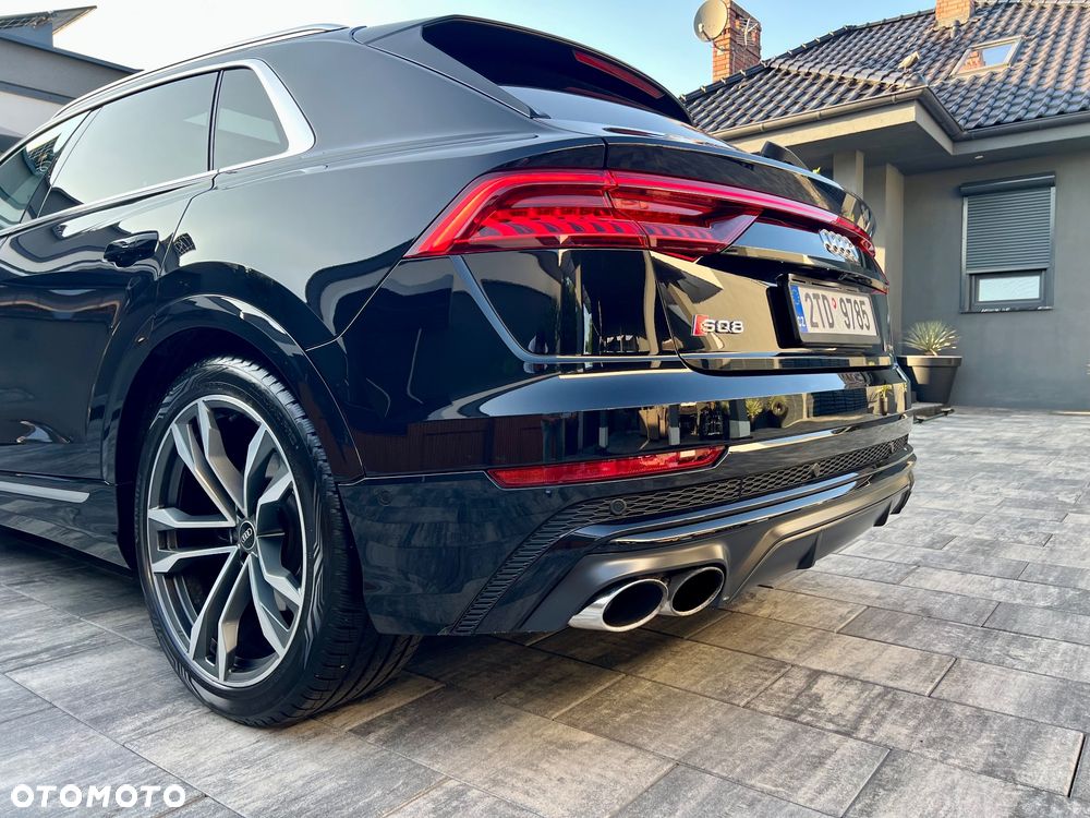 Audi SQ8 - 8